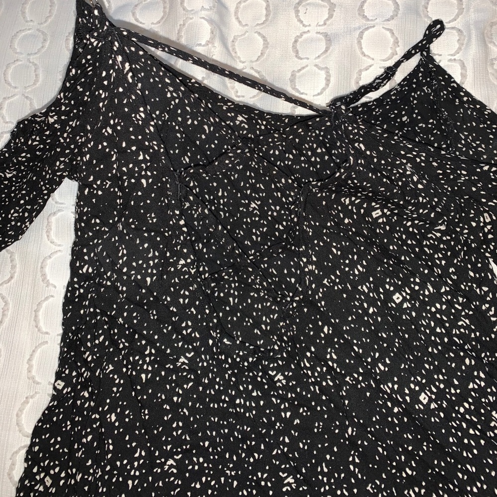 Patterned RipCurl Cold Shoulder Top - Picture 3 of 4